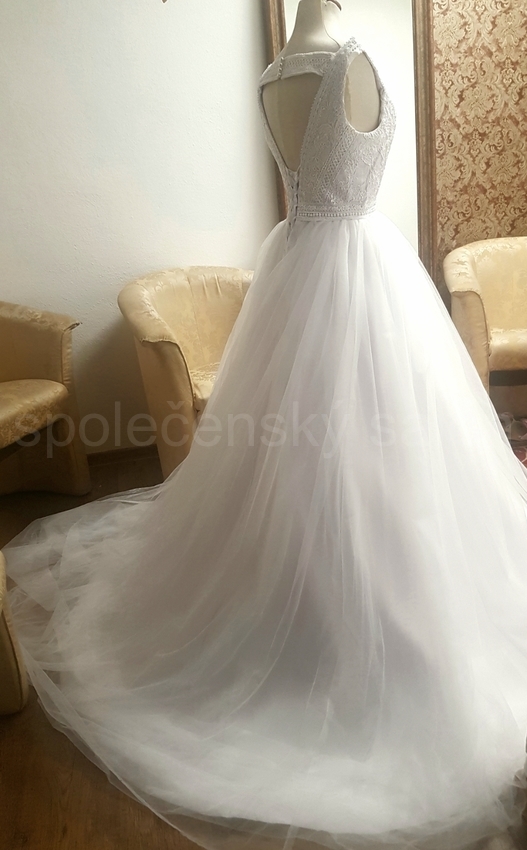 Krajkové svatební šaty bílé tylové 