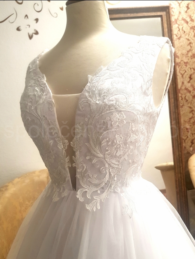 svatební šaty bílé krajkové Josefína