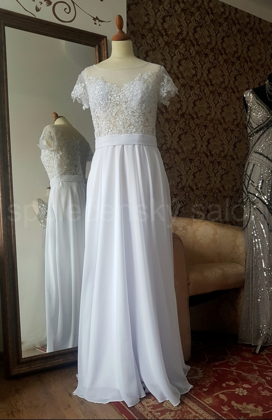 bílé boho svatební šaty s rukávkem