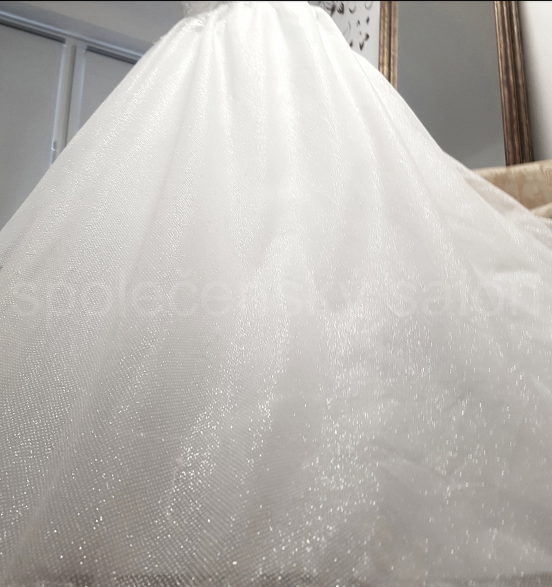  třpytivé svatební šaty bílé