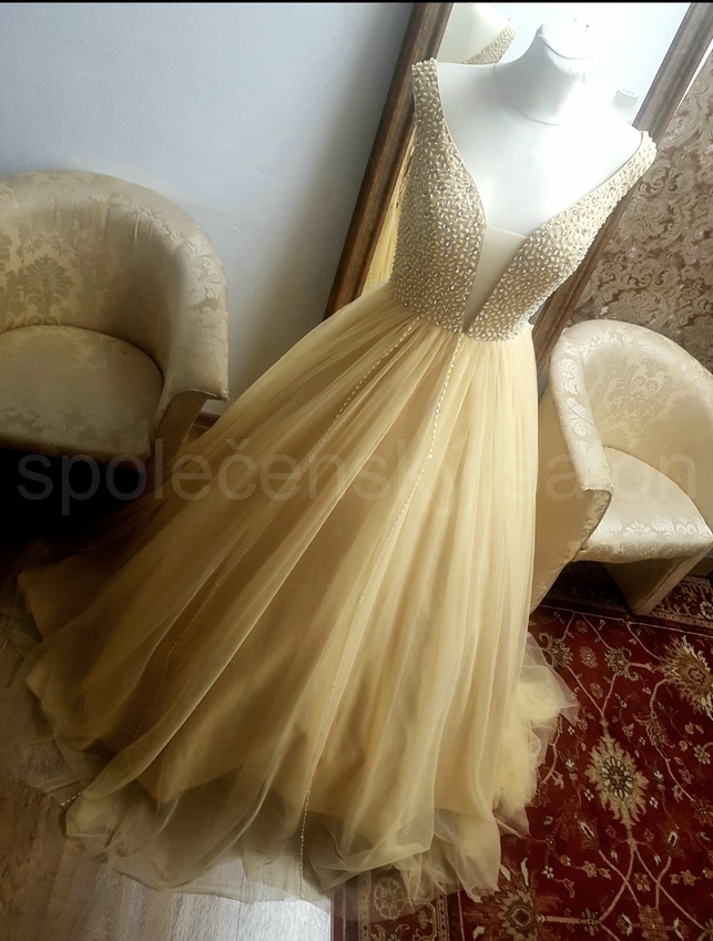  champagne pudrové plesové šaty s korálky 
