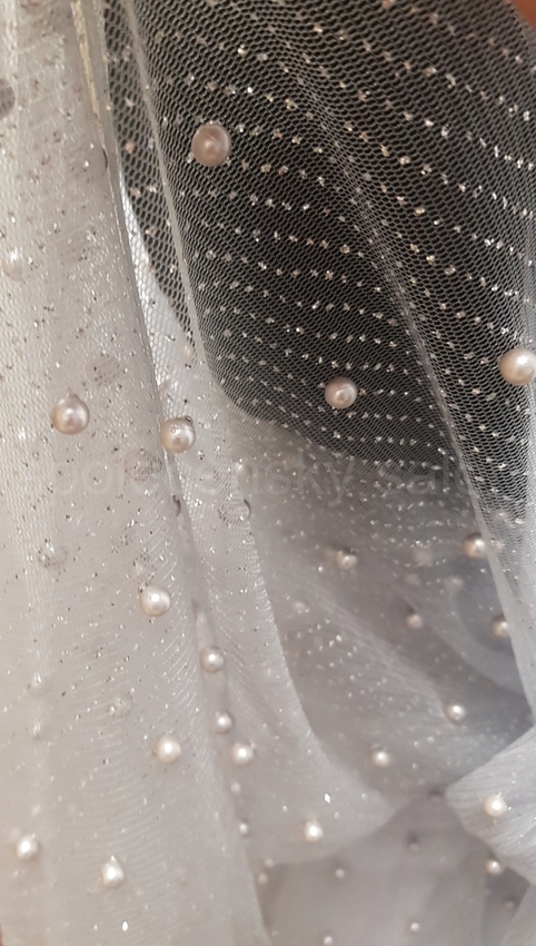 šedé společenské třpytivé plesové šaty s perličkami