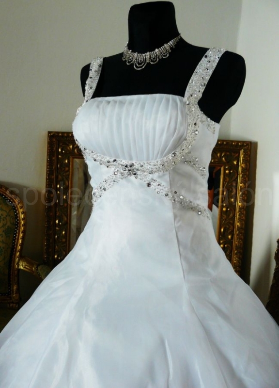 svatební šaty Antonie