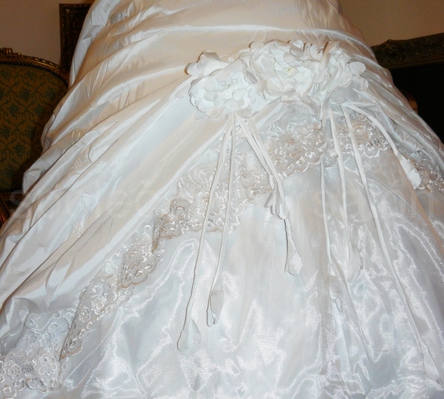 svatební šaty Komtesa