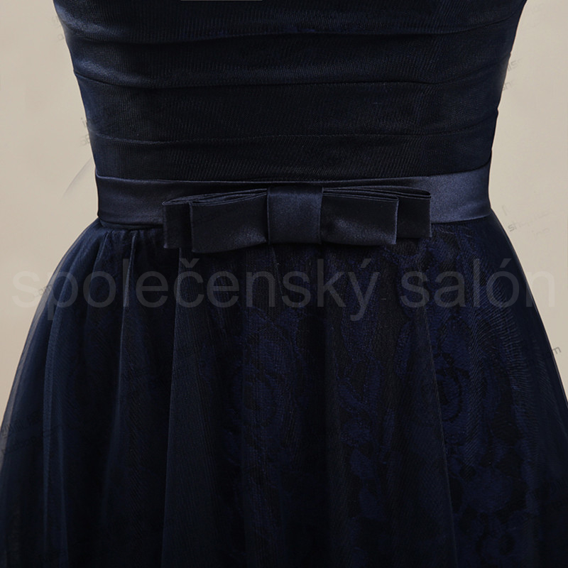 tmavě modré společenské šaty s krajkou na ples